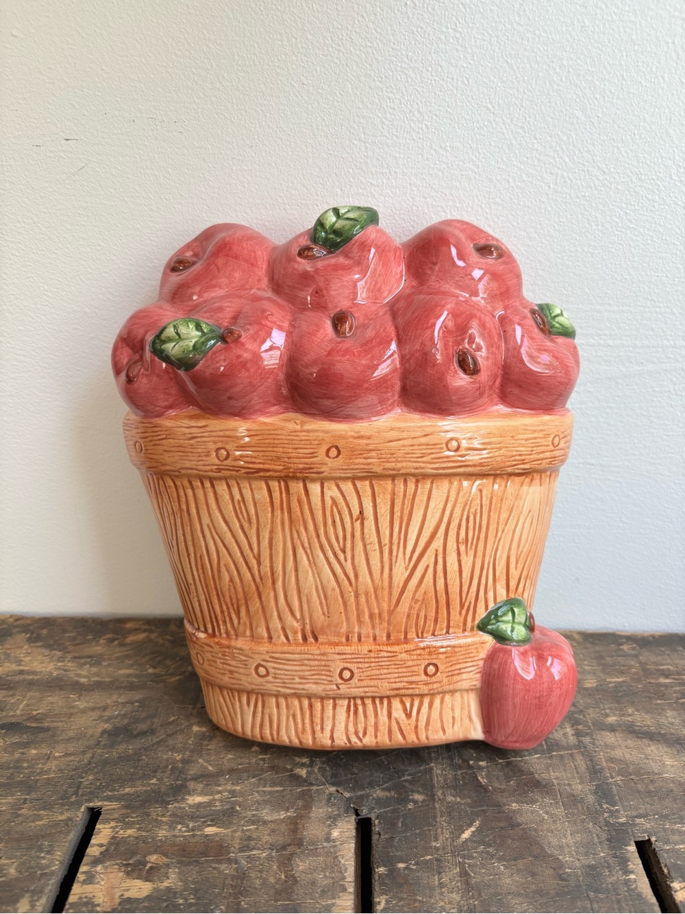 Cracker Barrel Red and Green Apple Basket Ceramic wall decor